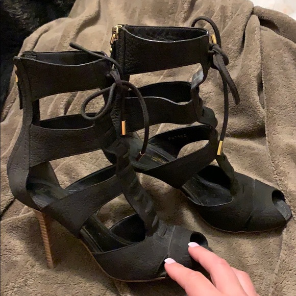 LOUIS VUITTON

Corfu Lace Up Sandals - Picture 4 of 7